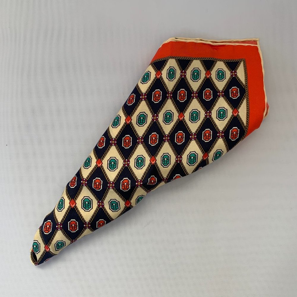 Gucci Geometric Jewel Print Pocket Square in Ivory NEW W TAGS - Picture 7 of 7
